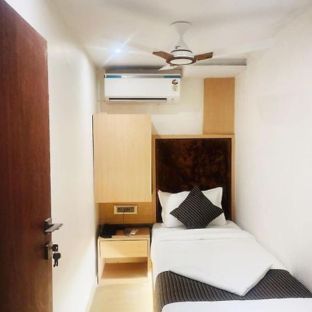 Hotel Winton Мумбаи Экстерьер фото