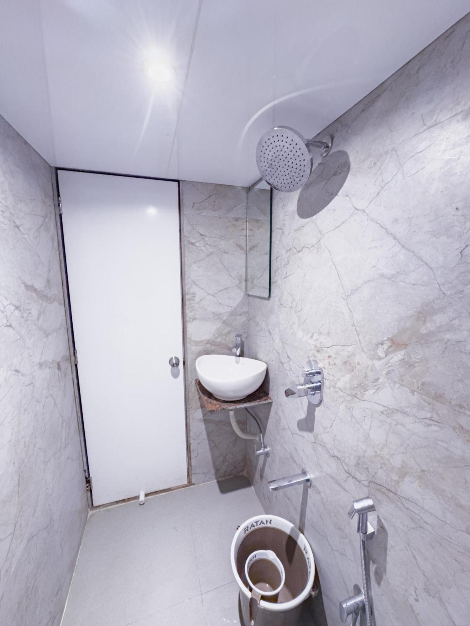 Hotel Winton Мумбаи Экстерьер фото