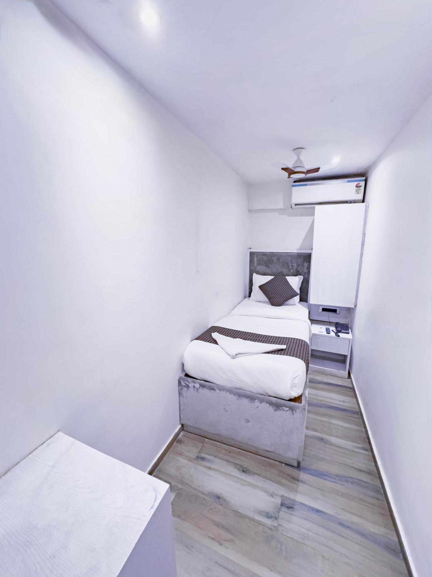 Hotel Winton Мумбаи Экстерьер фото