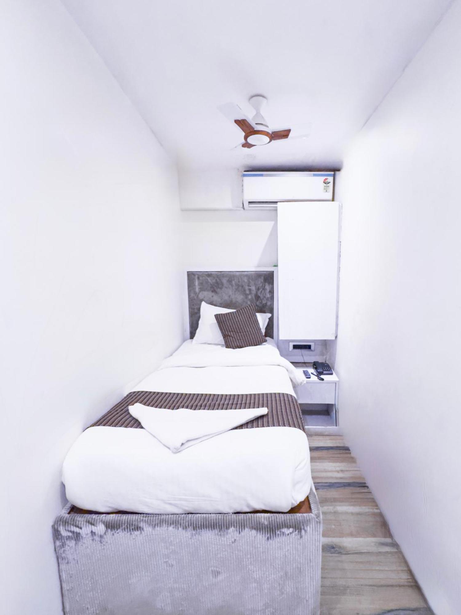 Hotel Winton Мумбаи Экстерьер фото