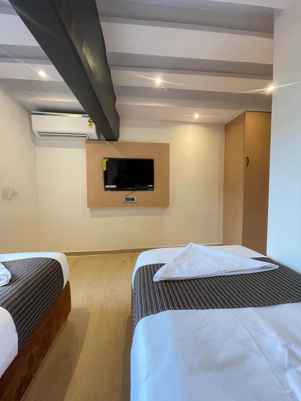 Hotel Winton Мумбаи Экстерьер фото