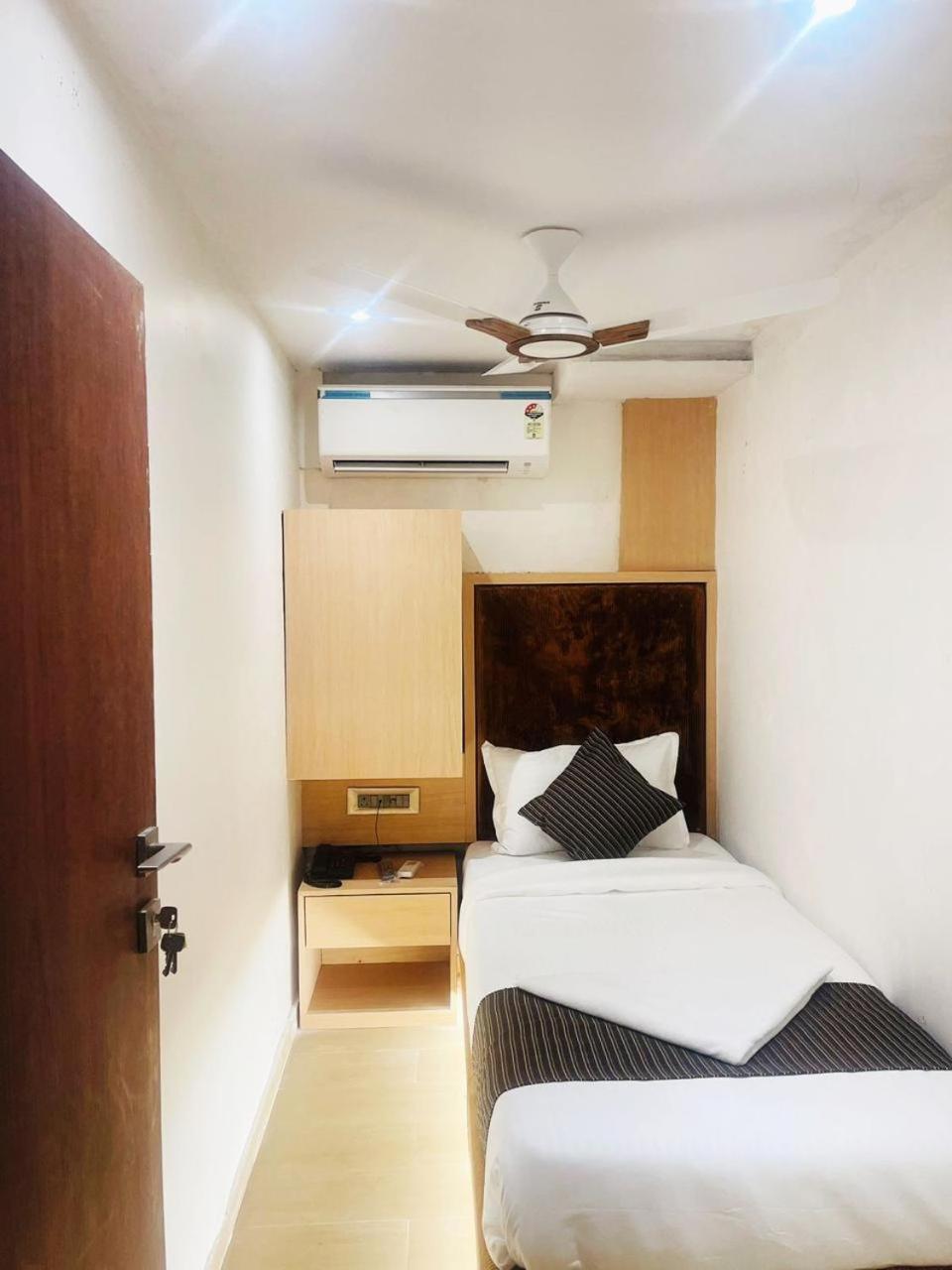 Hotel Winton Мумбаи Экстерьер фото