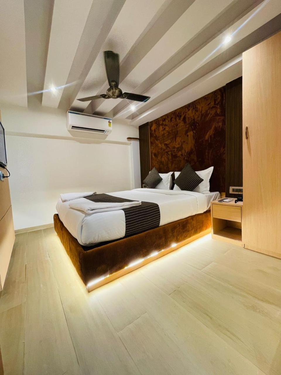 Hotel Winton Мумбаи Экстерьер фото