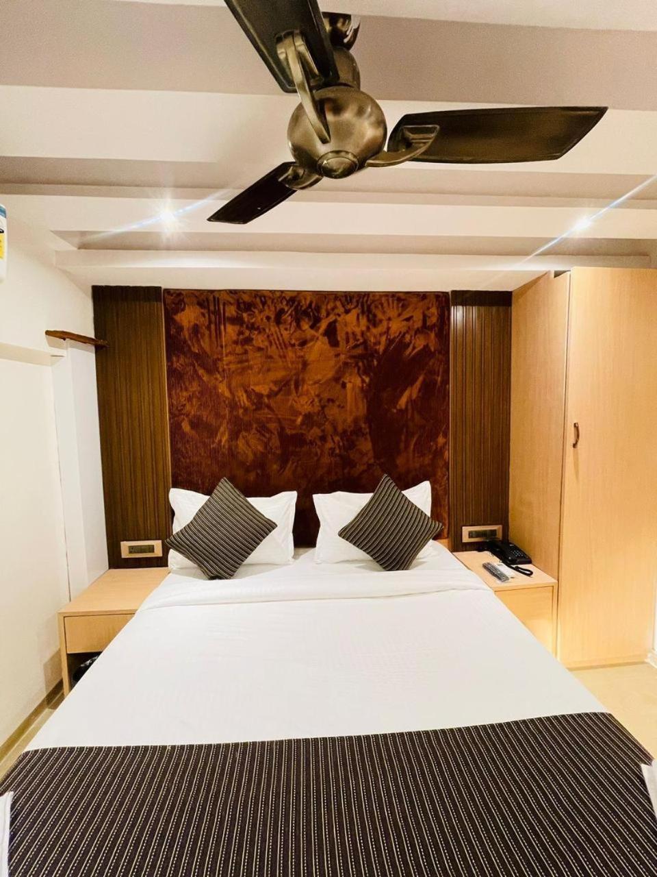 Hotel Winton Мумбаи Экстерьер фото