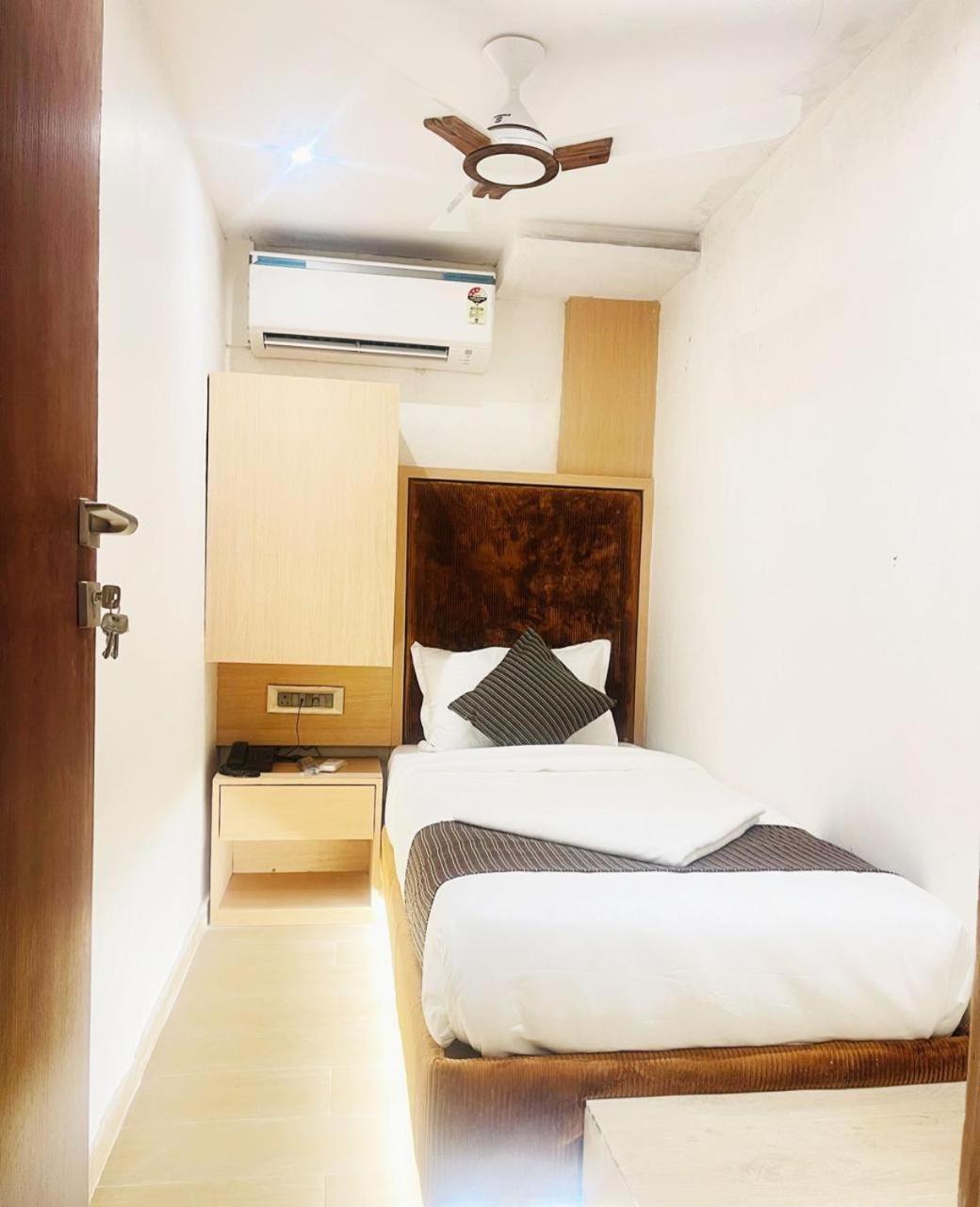 Hotel Winton Мумбаи Экстерьер фото